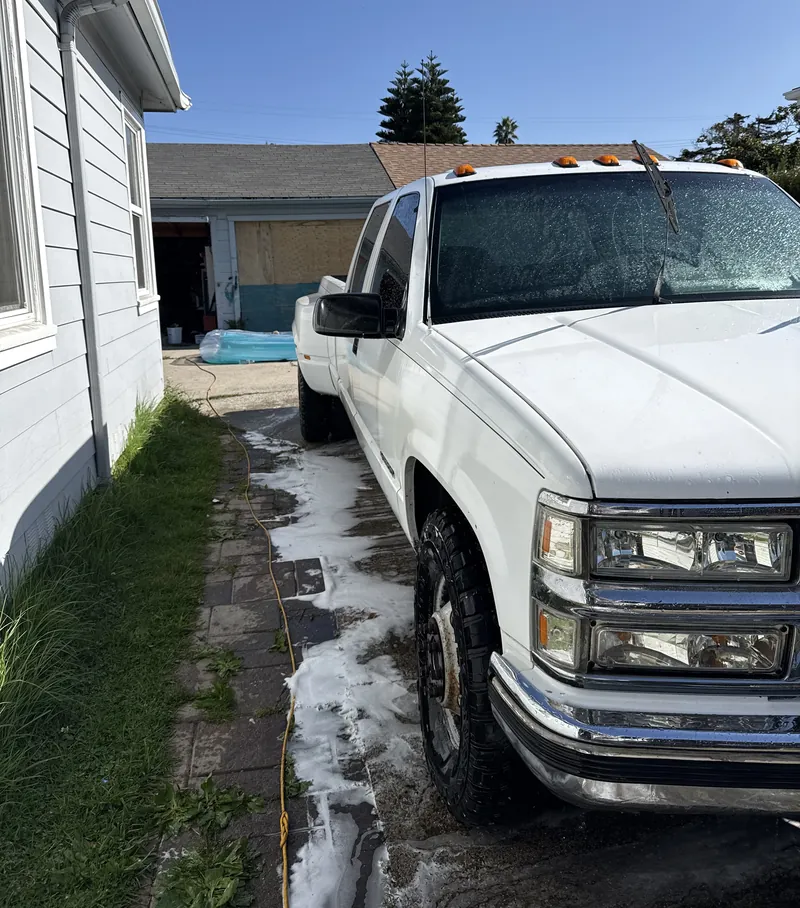 Chevrolet pickup · Foam wash